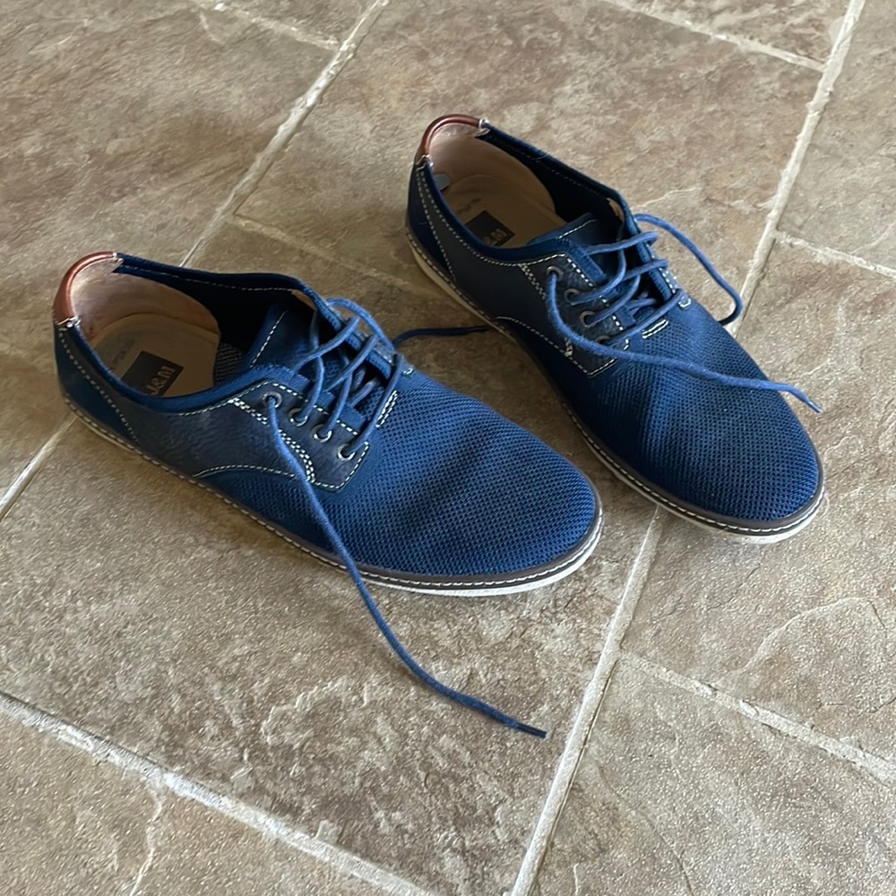 Johnston & Murphy men’s casual shoes - navy - size 9 1/2 M